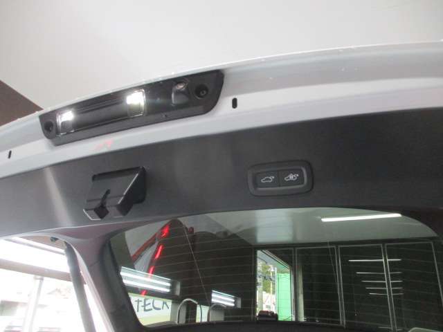 整備から車検・鈑金塗装・保険までお任せください。お気軽にお問い合わせください。