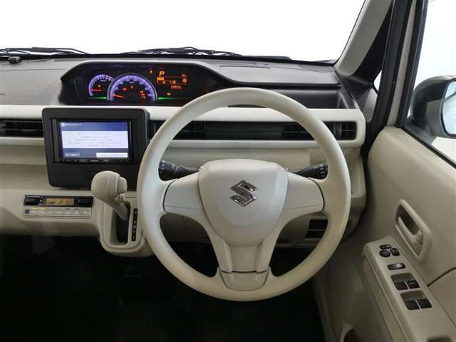 視界も広々で見晴らしの良い運転しやすいコックピットです。