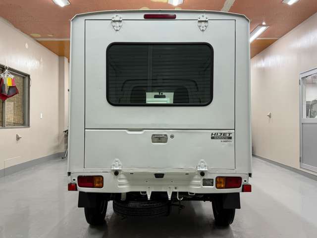 業販大歓迎◎キャビンは磨いて仕上げております◎フロントガラスおよびサイドガラスはウロコを油膜とウロコを除去しております◎ヘッドライトは取り外して磨いております◎手間かかっています◎