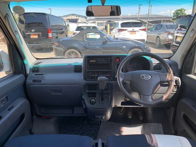 自社で認証工場を完備していますので、ご購入後の点検整備や車検はもちろん、タイヤ交換やオイル交換などの軽作業もお任せ下さい！