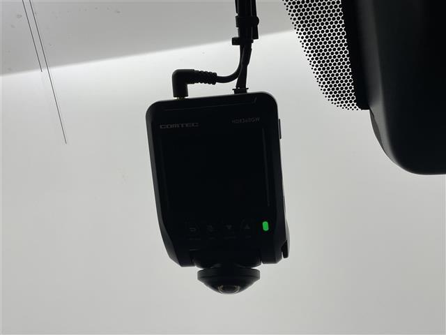 【ドライブレコーダー】映像・音声などの運転中の記録を残します。事故などを起こした起こされた時の証拠になりえますので、もしも時でも安心ですね。