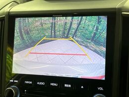 【バックカメラ】駐車時に後方がリアルタイム映像で確認できます。大型商業施設や立体駐車場での駐車時や、夜間のバック時に大活躍！運転スキルに関わらず、今や必須となった装備のひとつです！