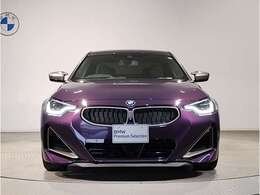 【キドニーグリル】BMWは約90年もの間、ほぼ全ての車両にひと目でBMWだと分かるこの特徴的なフロントグリルが備えられ、デザイン・アイコンとして親しまれてきました。