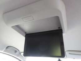 後席専用フリップダウンダウンモニター付で、長距離でも退屈しません♪