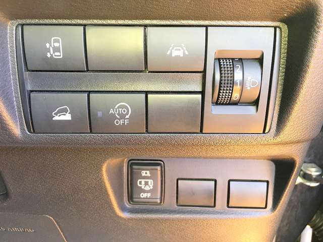 自動ドアのスイッチも運転席にあり安全確認をしながらの操作が出来ます。挟み込み防止もあり小さなお子様がいても安心です！