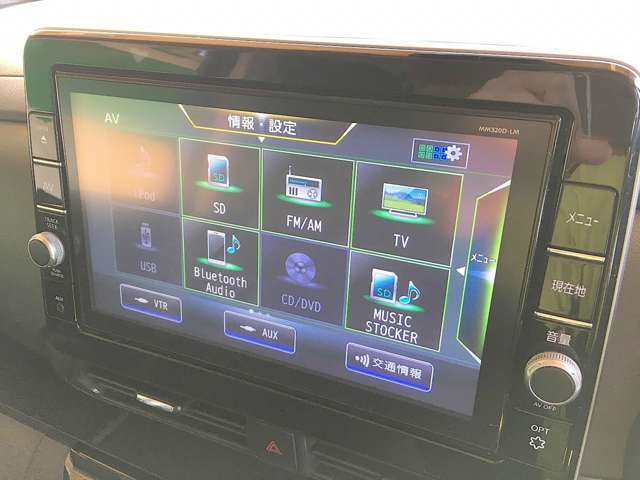 純正SDナビ、フルセグTV付き、Bluetoothオーディオ・DVDビデオも再生可能です！ナビ付き条件でお探しの方は必見です！