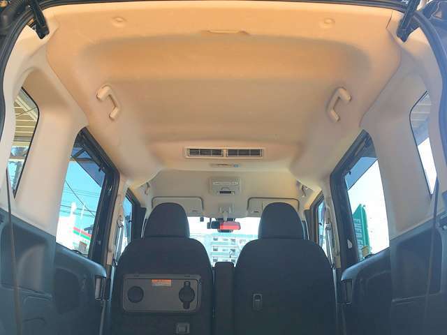 内装の天張りも汚れ、キズ等も無く綺麗です！