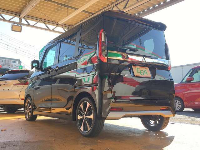 CVT車です。エンジン回転数と車速の関係を自由に設定できることから、エンジン出力を非常に効率よく活用でき、従来のATやMTにあった変速ショックを皆無にでき燃費面でも大きなメリットです！