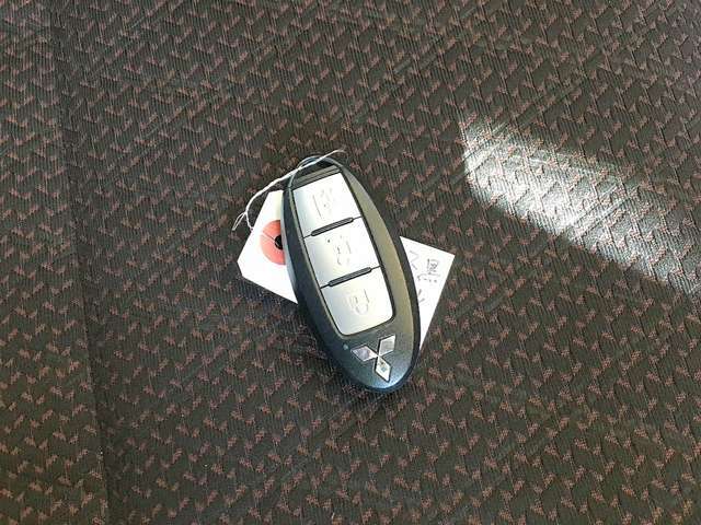 スマートキー付きです！鍵を出さず、ポケットやかばんの中に入れたままでも解錠できます！かなり便利な装備です！一度使えばクセになります！