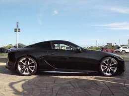 ブラックボディーにメッキがセンス良く決まってます！OPモデリスタフルエアロ/OP21インチAW/RS-Rサスにてローダウン！