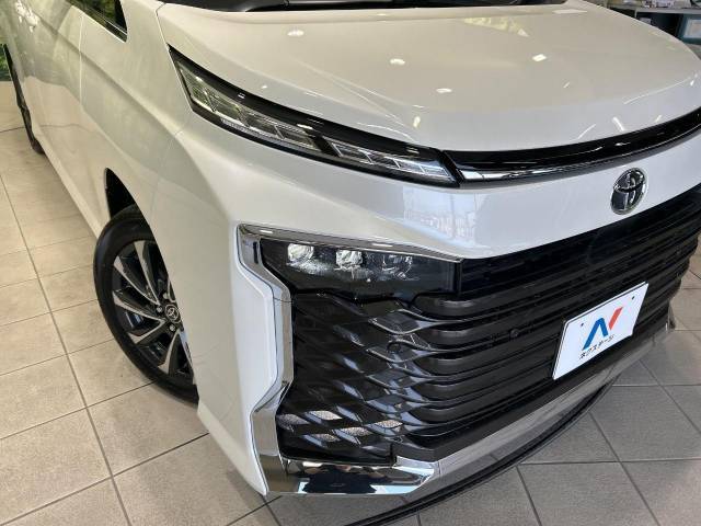 【LEDヘッドライト】悪天候や夜間走行時も良好な視界を確保し安心して運転できる高輝度LEDヘッドライトを装備！点灯速度が早く、消費電力も抑えられています。