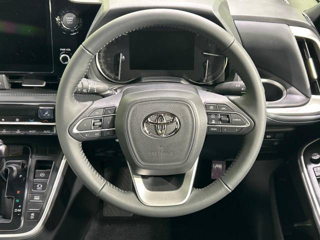 【ステアリングスイッチ】運転中、前方から目線をそらすことなく、オーディオ等の操作が可能な便利機能！安心＆快適なドライブを演出してくれます♪