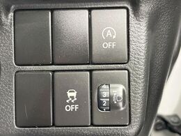 【アイドリングストップ】赤信号や渋滞で停車した際にエンジンを停止し、無駄な燃料の消費を抑えます。燃費向上や環境保護につなげる機能♪エンジンはブレーキを離せば再始動します。