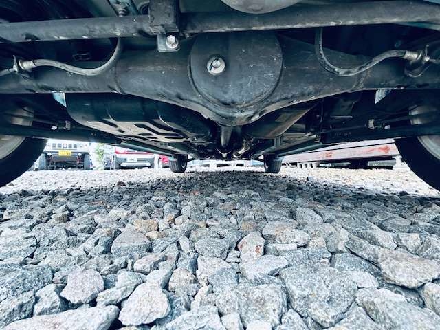 さすが本州仕入れ車両♪下廻りの錆が少ないですね♪この状態を保つには防錆塗装をおすすめ致します♪