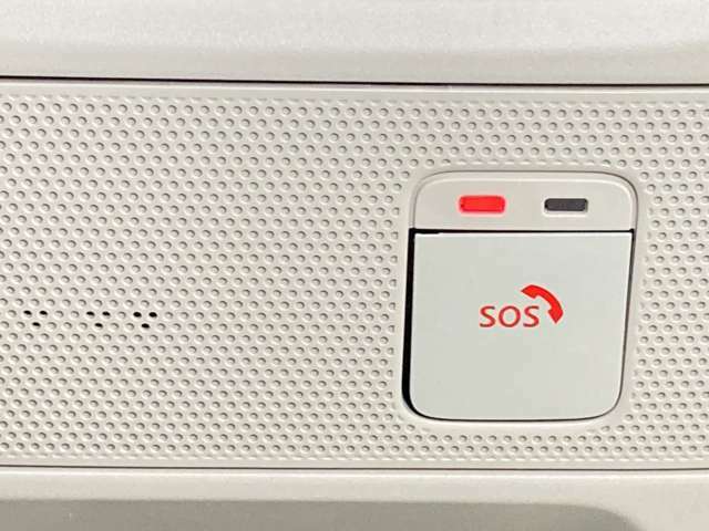 【SOSコール】事故や急病の時にボタンひとつで専門のオペレーターに接続。エアバックが開く事故の時は自動でオペレータに接続してくれます！