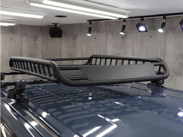 新品ルーフラック付きです！キャンプやアウトドアシーンなどに行く時など、たくさんの荷物を運ぶ際に役に立つ便利なアイテムです♪