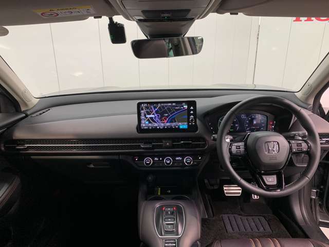 見通しの良い運転席回りとなっておりますので安心して運転をして頂けます！窓が大きいので明るく開放的な室内です