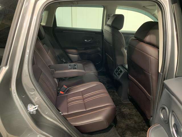 広く開放的な居住スペース。シートクッションの座り心地もいっそう快適なものに。どの席でもゆったりとくつろげる快適な空間は他メーカーの追従を許しません。