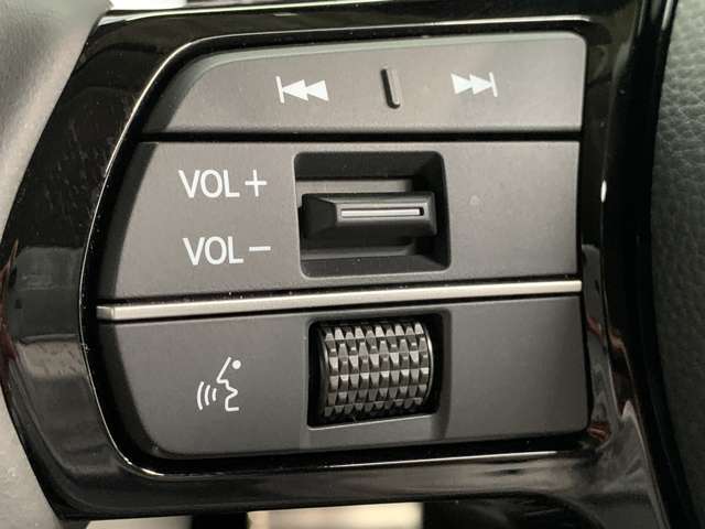オーディオコントロールスイッチ付き！ハンドルを握ったままチャンネルや音量の調整が可能です。見た目以上に運転していると便利な機能なんですよ。