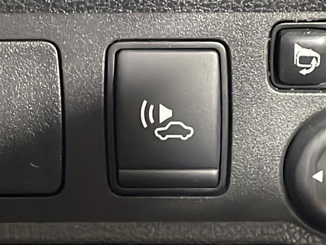 【車両接近通報装置】低速でモーターによる走行をしている時に、歩行者にクルマの接近を知らせ、注意を促します！一時停止スイッチでON/OFFの切り替えが可能です！