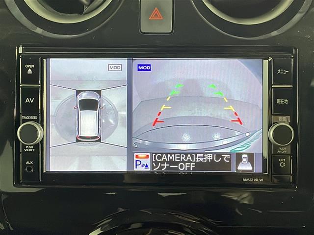 【パノラミックビューモニター】クルマを真上から見下ろした視点で駐車をサポートします！クルマの斜め後ろや真横など、いち早く障害物に気が付くことができます。