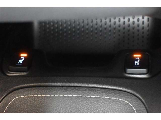 寒い日も快適♪シートヒーター装備！