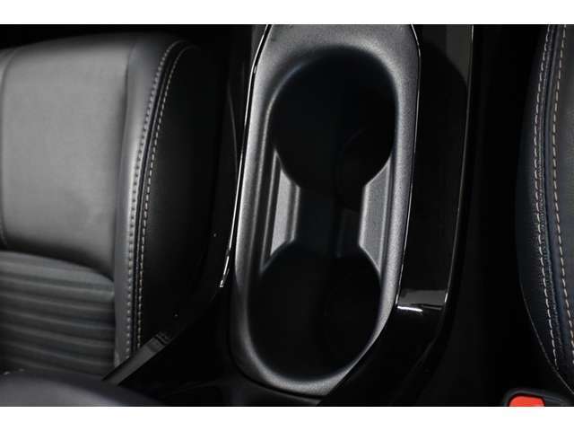 ドリンクホルダー装備！ 美味しい飲み物 飲みながら 快適なドライブいかがですか♪