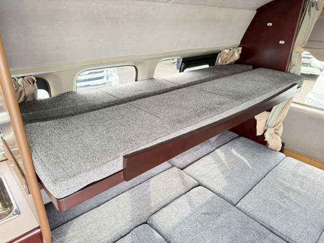 二段ベッドサイズ：64×181cm　大人4名の就寝が可能