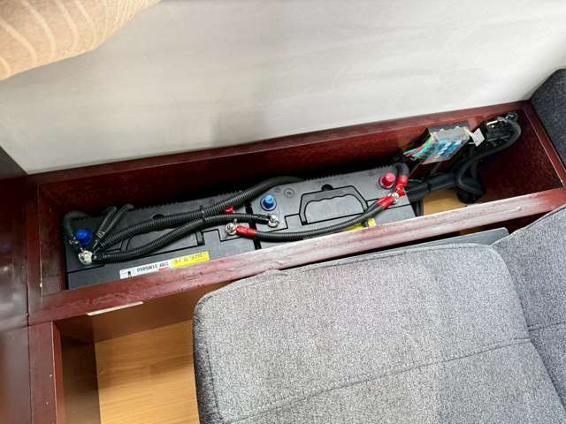 ツインサブバッテリー　走行充電　外部電源　1500Wインバーター