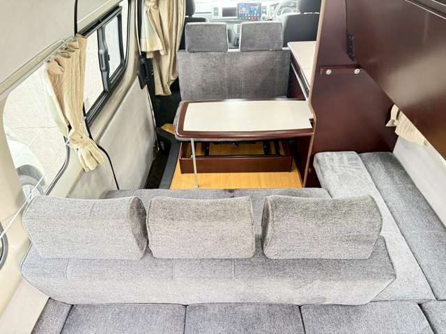 ハイエース・レジアス・グランドハイエース・ライトエース・キャラバン・ボンゴ・バネット・コモ等バンコンを幅広く展示しております。お客様に合った1台をお選びいただけます♪