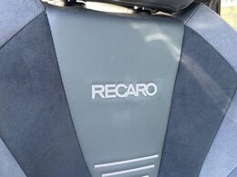 【RECARO製バケットシート】人間工学に基づいた面圧分布によって腰への負担や長時間運転時の疲労発生を軽減☆一目でレカロとわかるスポーティなルックスが特徴です。