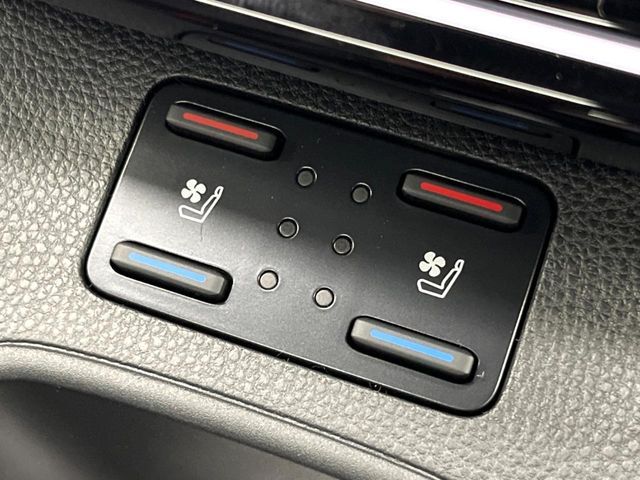 【シートベンチレーション】夏場は涼しい風でお尻や背中の熱やムレを防ぎ、冬はエアコンよりも早く温まってポカポカに！季節を問わず快適に過ごせます。