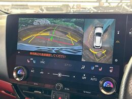 【パノラミックビューモニター】専用のカメラにより、上から見下ろしたような視点で360度クルマの周囲を確認することができます☆死角部分も確認しやすく、狭い場所での切り返しや駐車もスムーズに行えます。