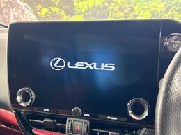 【純正14型ナビ】画面内にオーディオ操作はもちろん、空調の調整機能なども盛り込んだ多機能なディスプレイオーディオです！スマートフォン連携はもちろん、車載ナビもお使いいただけます♪