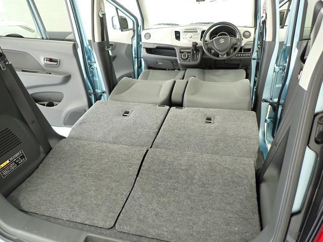 シートアレンジ多彩です。車中泊ができる　広々車内です。