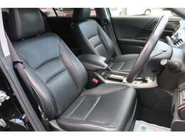 ヒーター付きブラックレザーシート装備になります☆