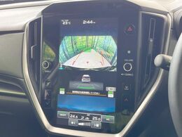 【バックカメラ】駐車時に後方がリアルタイム映像で確認できます。大型商業施設や立体駐車場での駐車時や、夜間のバック時に大活躍！運転スキルに関わらず、今や必須となった装備のひとつです！