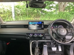 フロントガラスが大きく、ワイドな視界で運転もしやすくなるように、設計されています。