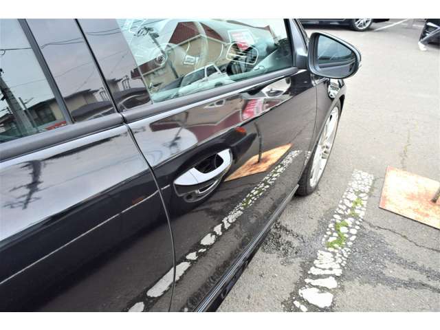 ☆常に運転する際に触るドアノブも傷が少なく綺麗です☆