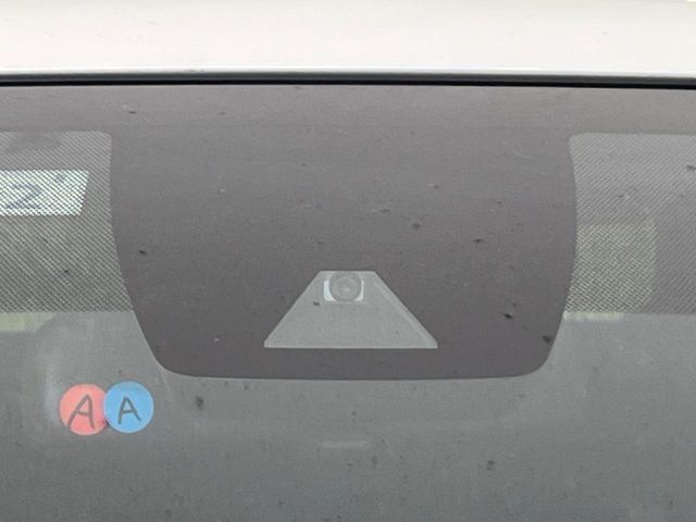 【トヨタセーフティセンス】走行中に前方の車両等を認識し、衝突しそうな時は警報とブレーキで衝突回避と被害軽減をアシスト。より安全にドライブをお楽しみいただけます。