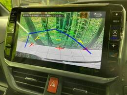 【バックカメラ】駐車時に後方がリアルタイム映像で確認できます。大型商業施設や立体駐車場での駐車時や、夜間のバック時に大活躍！運転スキルに関わらず、今や必須となった装備のひとつです！