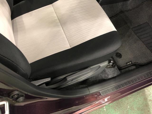 痛みの出やすい運転席シートの角、フロアマット、座面、ともに良好です