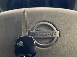 【キーレス】少し離れた場所からでもボタン一つでドアの開錠・施錠ができるのでとっても便利！ドアの鍵穴周りに傷をつけることもありません♪