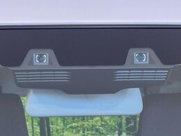 【エマージェンシーブレーキ】走行中に前方の車両等を認識し、衝突しそうな時は警報とブレーキで衝突回避と被害軽減をアシスト。より安全にドライブをお楽しみいただけます。