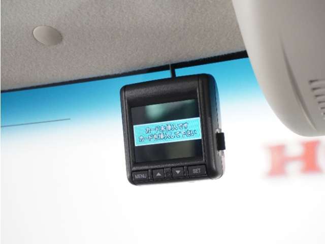 ◆ドライブレコーダー◆映像・音声などを記録する自動車用の装置です。　もしもの事故の際の記録はもちろん、旅行の際の思い出としてドライブの映像を楽しむことができます。