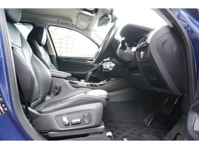 疲れにくいと評判のBMWのシートは一度座るとその良さがわかります☆お問合せ（無料ダイヤル）0078-6002-613077迄お待ちしております。大阪府吹田市芳野町5-55 毎水曜、第二火曜日定休　営業時間10：00～19:00
