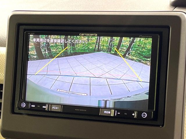 【バックカメラ】駐車時に後方がリアルタイム映像で確認できます。大型商業施設や立体駐車場での駐車時や、夜間のバック時に大活躍！運転スキルに関わらず、今や必須となった装備のひとつです！
