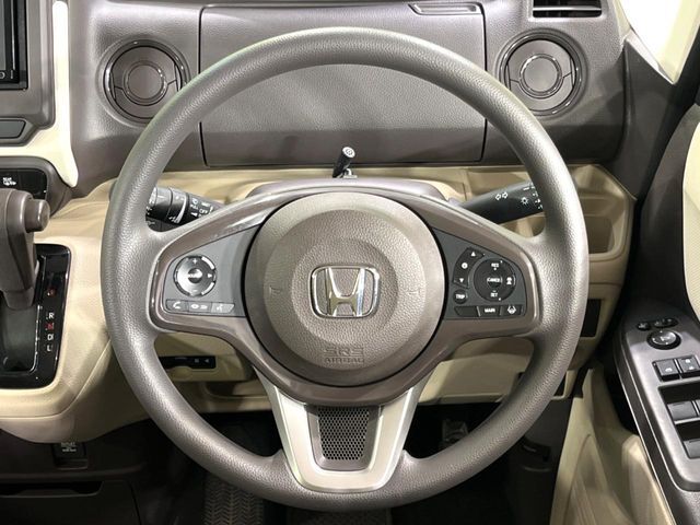 【ステアリングスイッチ】運転中、前方から目線をそらすことなく、オーディオ等の操作が可能な便利機能！安心＆快適なドライブを演出してくれます♪