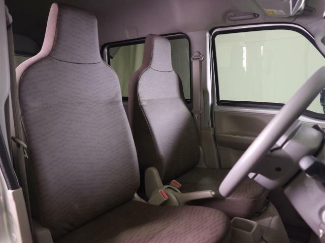 視点が高い運転席は、安全運転の手助けをします。