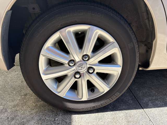 純正アルミ　タイヤ溝まだまだあります